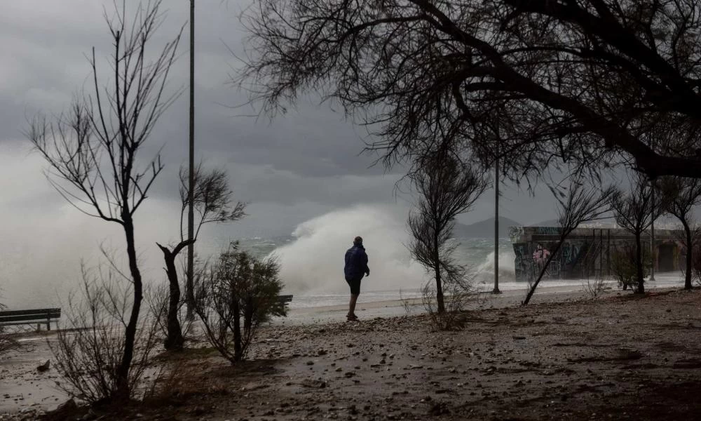 Καιρός αύριο: Παγετός το πρωί της Δευτέρας – Βροχές και καταιγίδες σε όλη τη χώρα